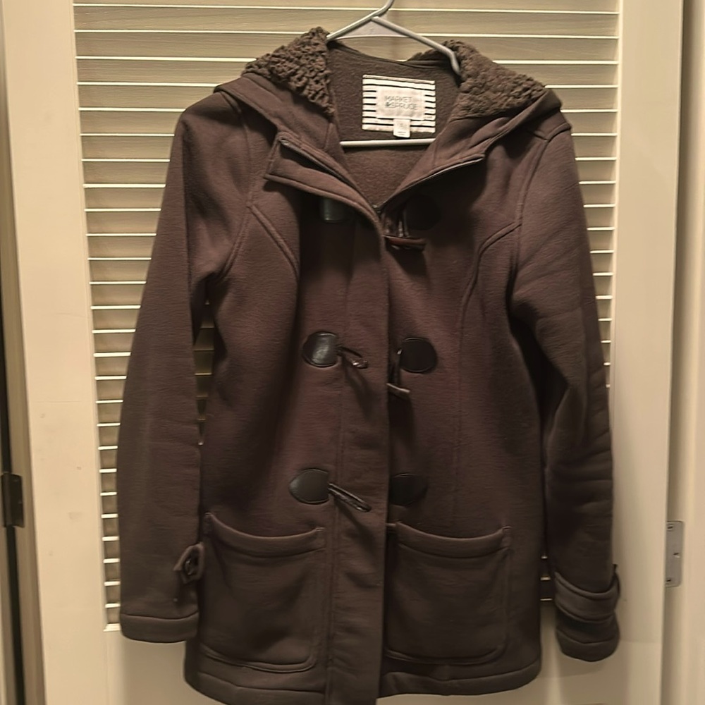 Fleece lined jacket. Zipper and toggle closure